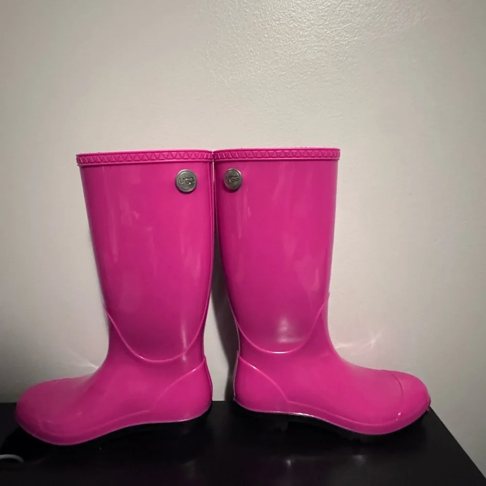 UGG Rain Boots Size 7